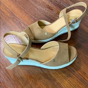 Tommy Hilfiger tan wedges